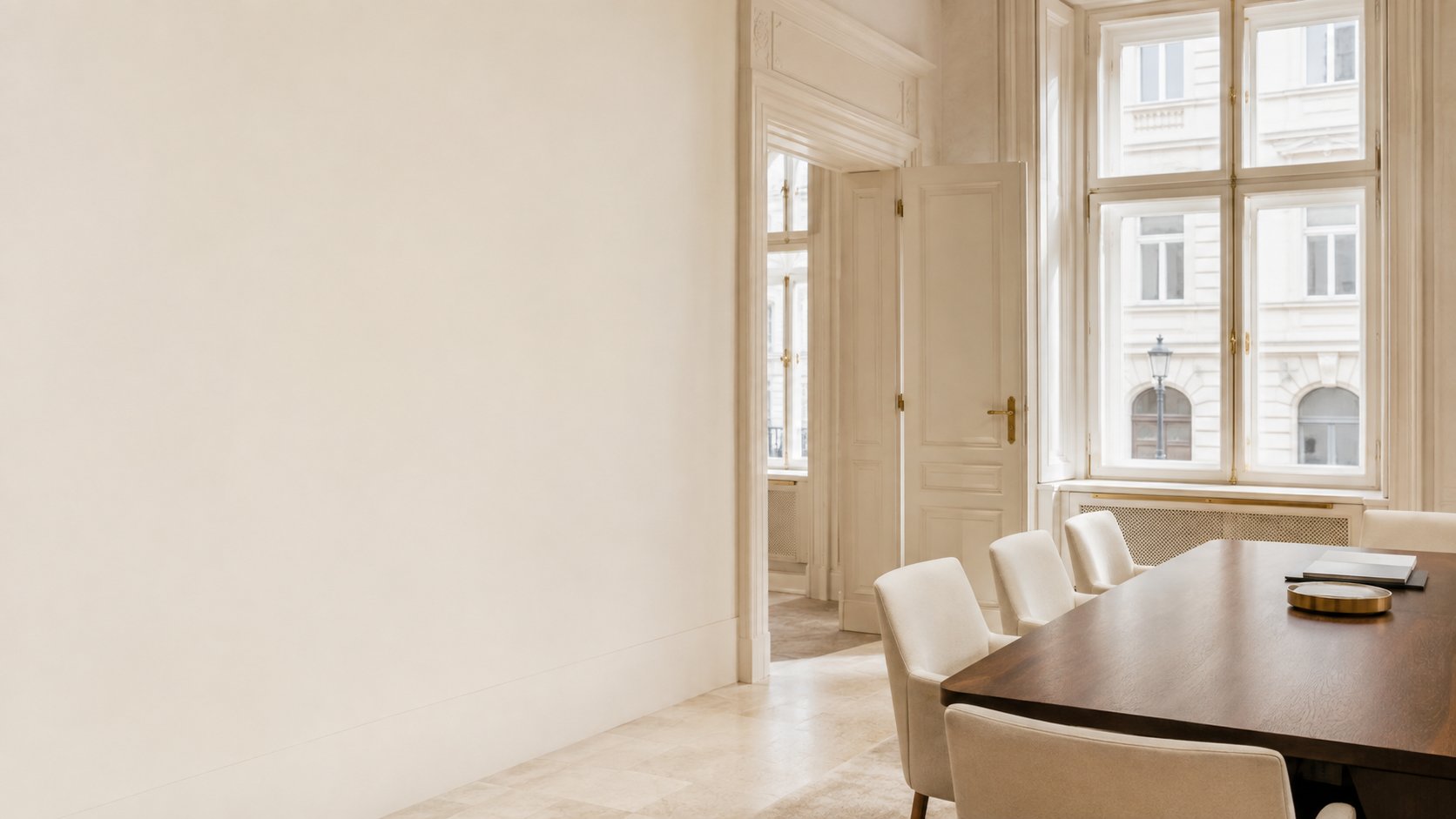 Elegantes Wiener Büro mit Blick auf die Innenstadt